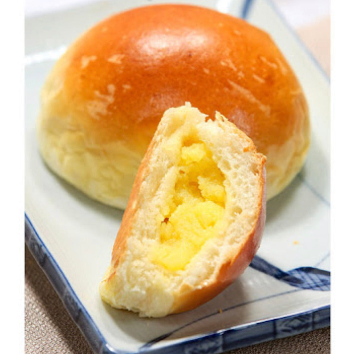 9-Custard Bun (2 pieces per serving)